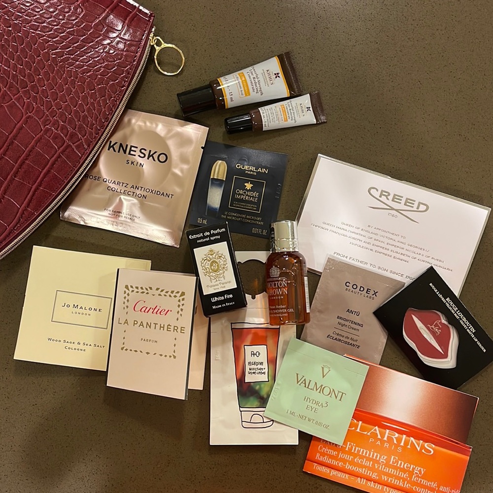 Deluxe sample bag include a full sized Kiehl’s product